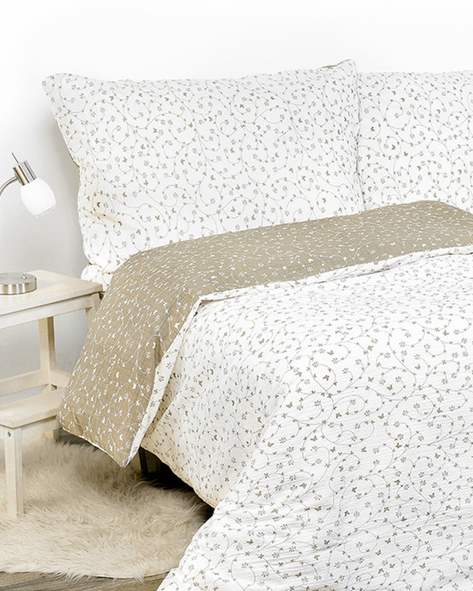 Krepové posteľné obliečky - kvietky a motýle so zlatisto béžovou